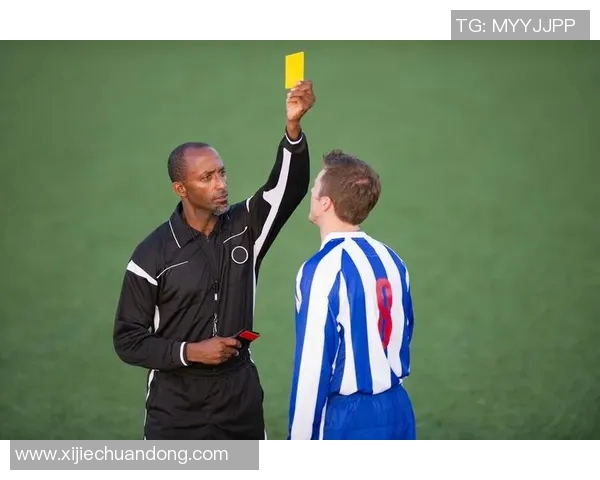 足球明星如何在赛场上对裁判表现出袒护态度的深层原因分析 足球明星如何在赛场上对裁判表现出袒护态度的深层原因分析